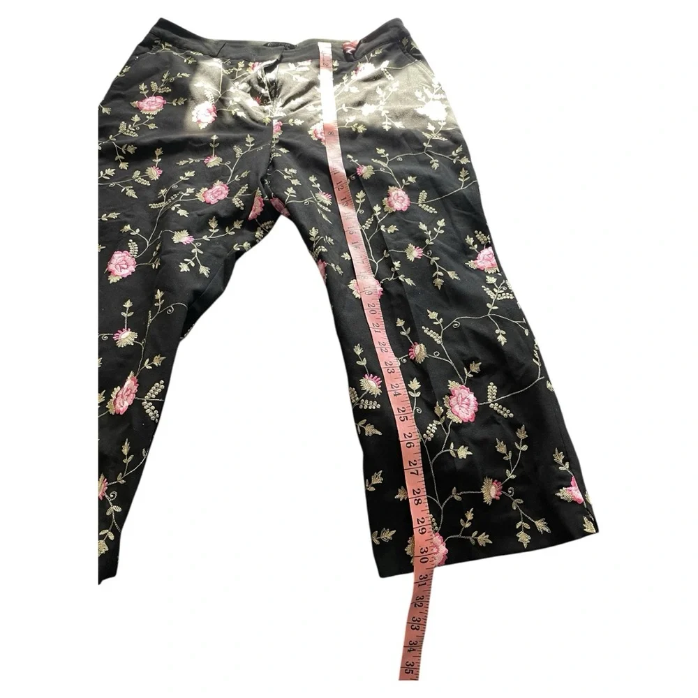 EUC Karen Kane Lifestyle Petites black/pink floral embroidered cropped pants 14P